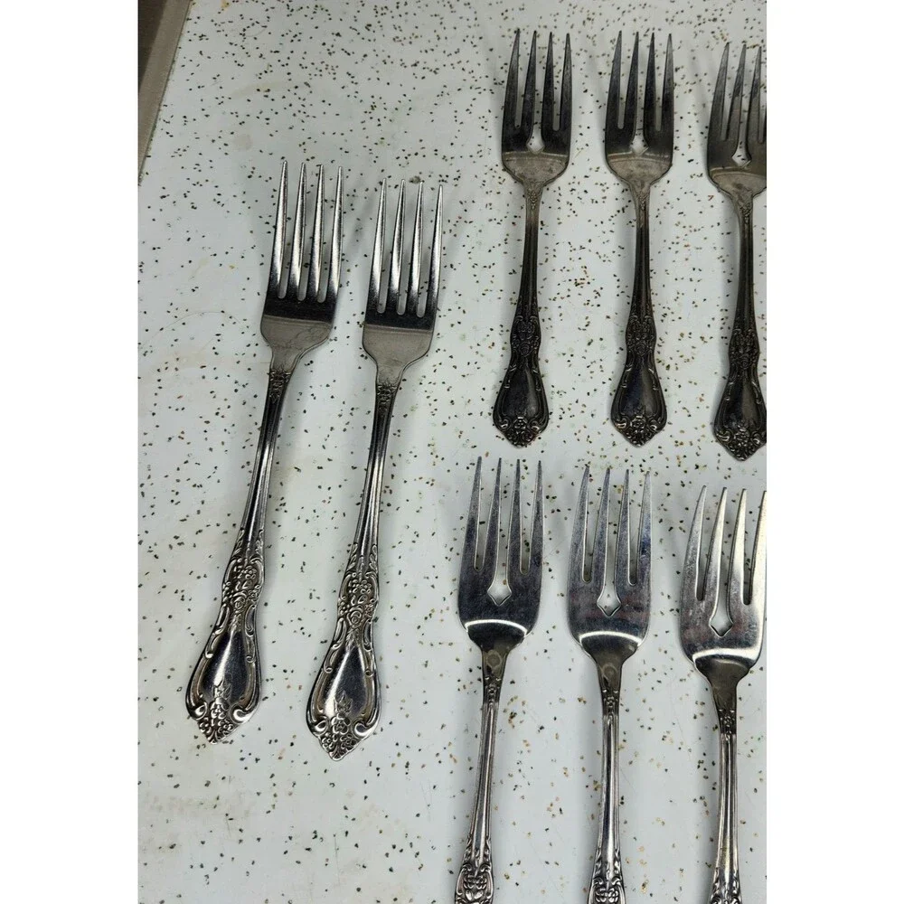 Oneida KENNETT SQUARE Distinction Deluxe Stainless Flatware 18 Piece Lot